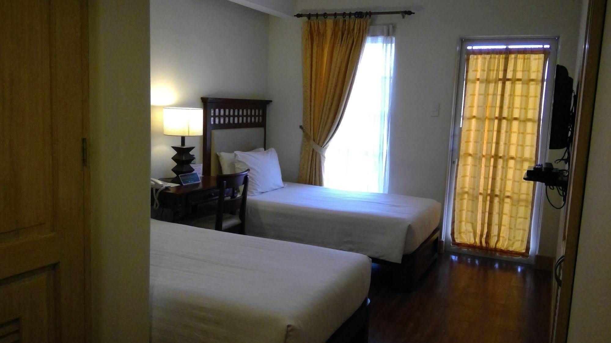 Hotel Emilia Davao Exterior foto